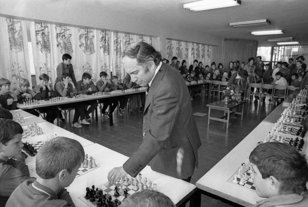 Douglas Griffin on X: A couple of photos of the 8th World Champion, Mikhail  Tal. USSR, late 1970s. (Photo credits: L. Tugalev.) #chess   / X