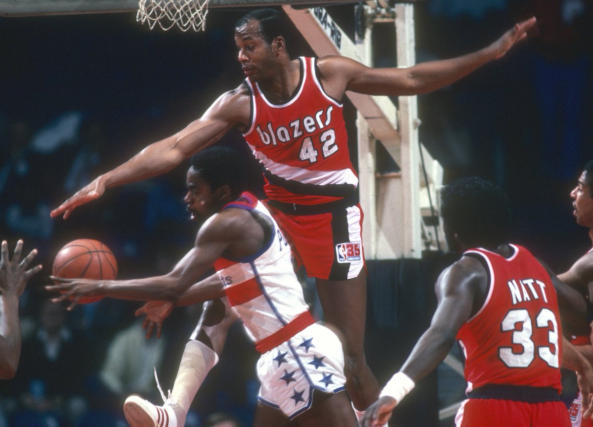 Kermit Washington: 1979-80.13.4pts, 10.5rbd, 2.1ast, 0.9stl, 1.6blk. 55.3 FG%, 00 3P%, 64.2 FT%.All Defensive 2nd Team.