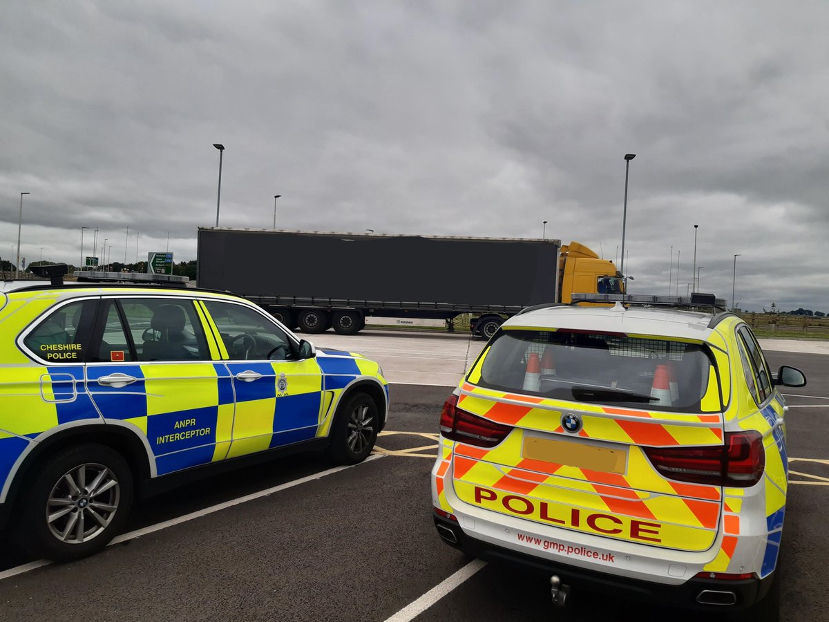 Cheshire_CVU's tweet photo. HGV stopped at Bowdon by #RCVU. A driver must start a weekly rest no later than at the end of six consecutive 24hr periods. On this occasison they worked for 9 days before taking their weekly rest. #OpTogether @NWmwaypolice https://t.co/itMKJ7KPPG