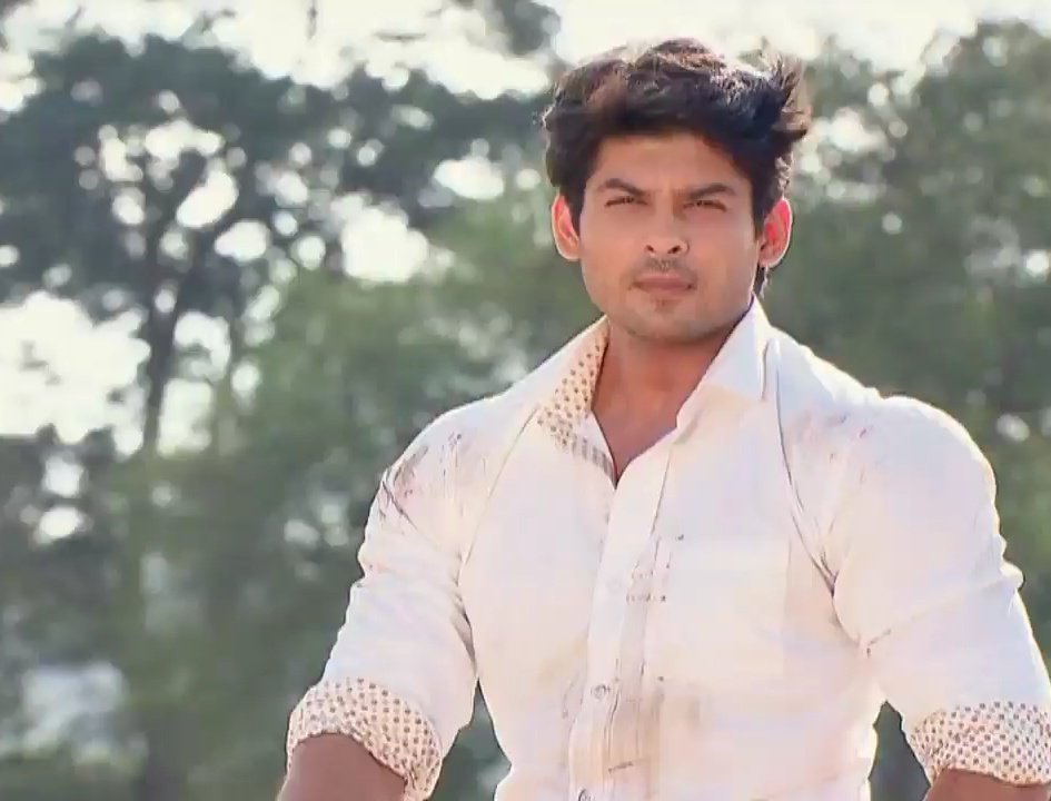 7). Widespread:In 2012, he got a chance to play Shivraj Shekhar aka Shiv in the Balika Badhu. The ratings of the show increased after his entry.  #SidharthShukla