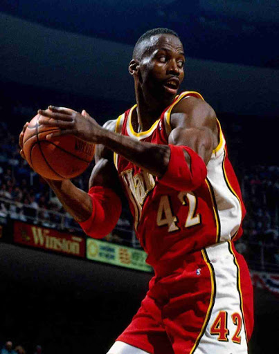 Kevin Willis: 1991-92.18.3pts, 15.5rbd, 2.1ast, 0.9stl, 0.7blk. 48.3FG%, 16.2 3P%, 80.4 FT%.All NBA 3rd Team.