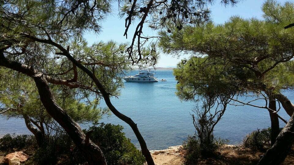 📍 Ortunç Koyu / Balıkesir

Cunda Adası, Balıkesir’in Ayvalık İlçesi’ne bağlı bir adadır. İsmini mutlaka duymuşsunuzdur hatta tatile bile gitmişsinizdir de… Yaz tatilinizi ya da işinizin getirdiği stresten kurtulmak istediğinizde bu alanda kamp yapmanızda mümkün. 
#kamp
