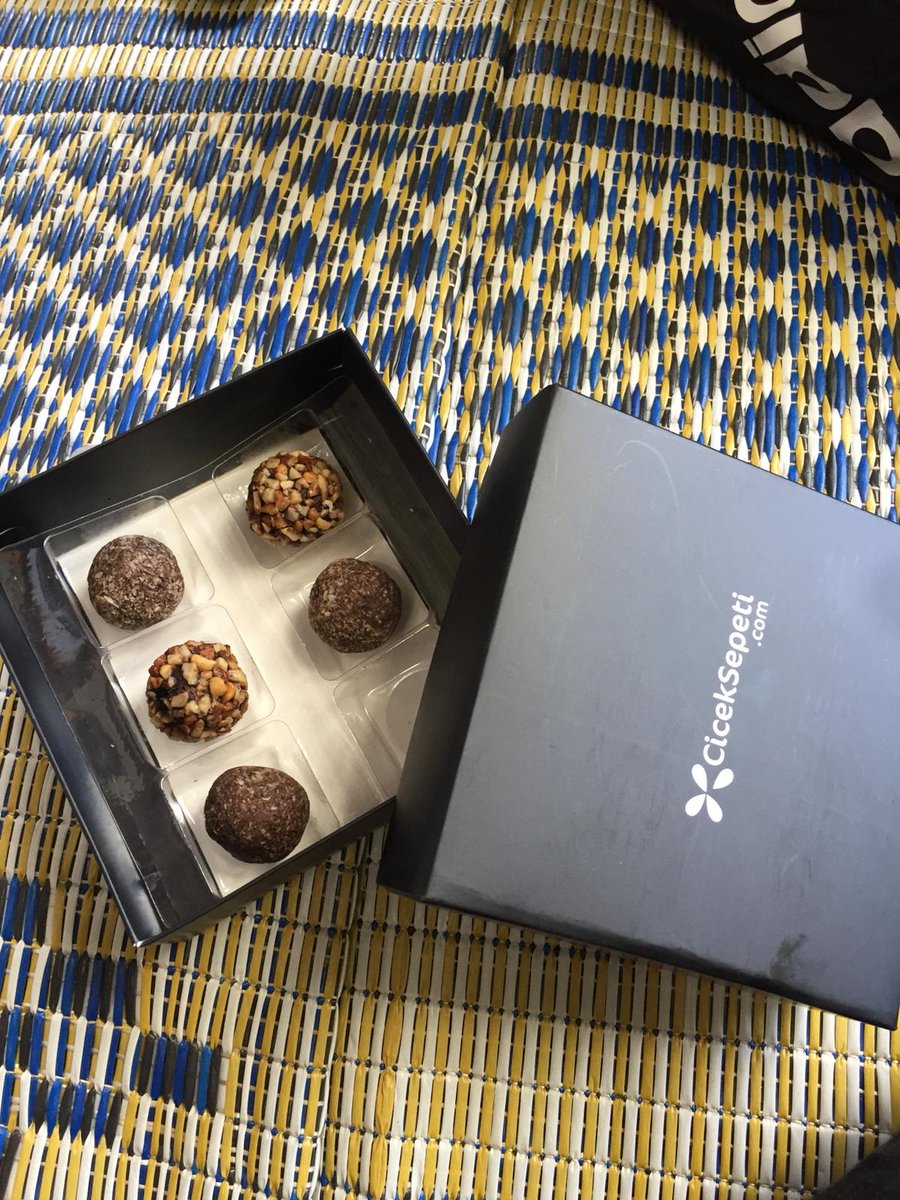 Adam bi saat felan gönderir koskoca çiçek sepetinin gönderdiği hediyeye bak <a href="/ciceksepeti/">Çiçeksepeti</a>