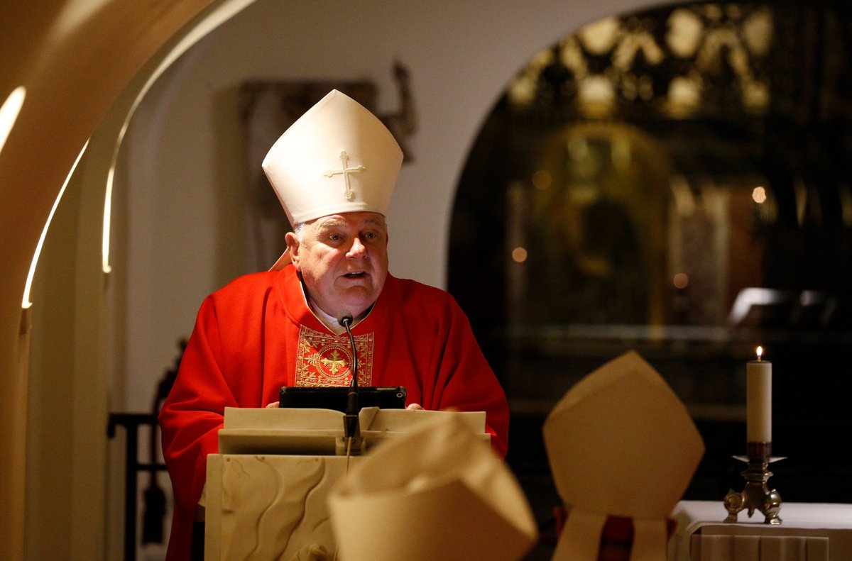 Obispos aplauden decisión de SCOTUS de preservar la libertad religiosa de "Little Sisters of the Poor"

El arzobispo <a href="/ThomasWenski/">Thomas Wenski</a> (der.) del Comité de Libertad Religiosa y el Arzobispo J. Naumann de Actividades Pro-Vida emitieron un comunicado: bit.ly/3iJ2RLm
Fotos CNS
