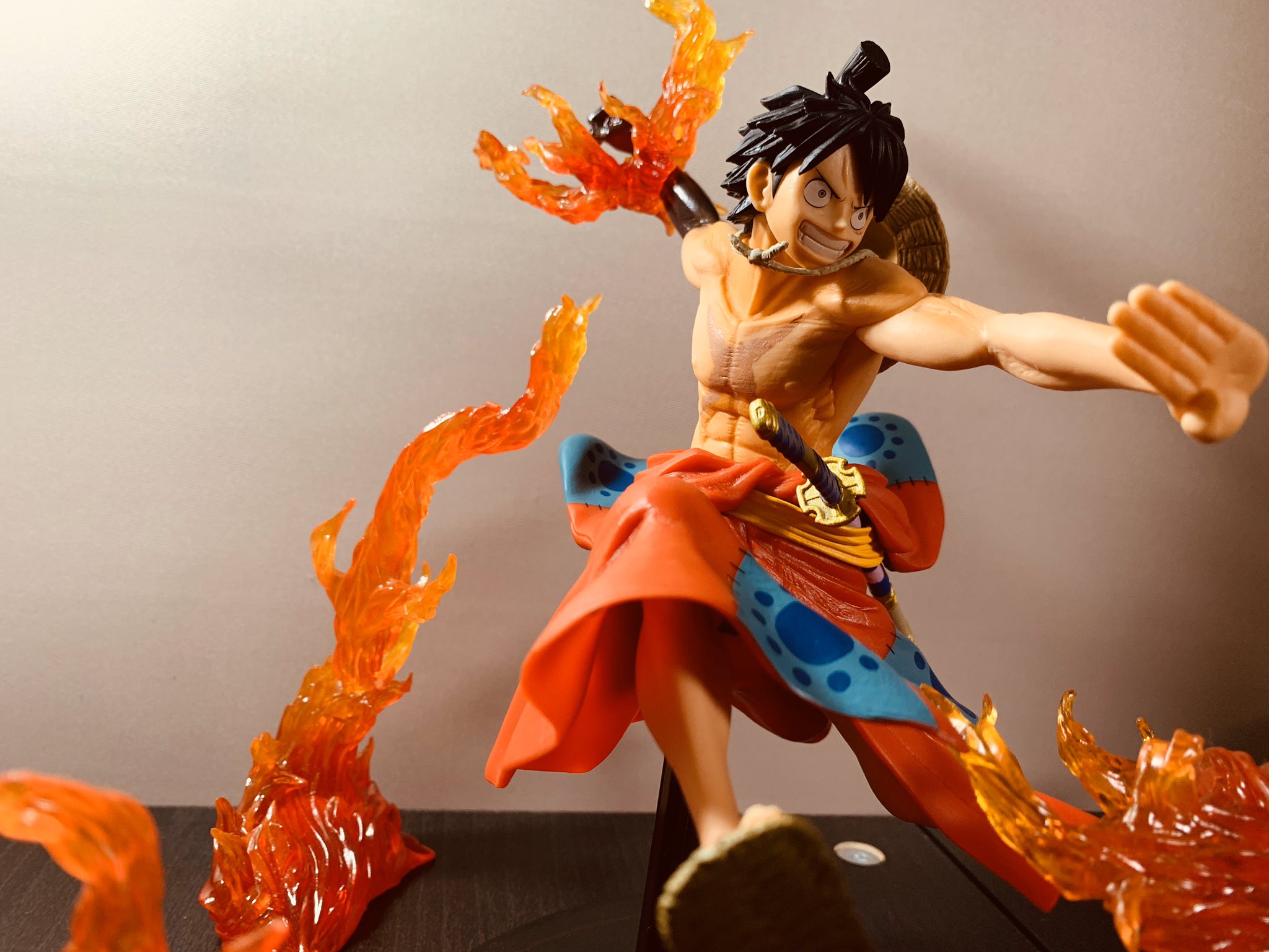 オックン Auf Twitter ワンピース Battle Record Collection Monkey D Luffy 開封 炎エフェクトつけました これはプライズ部門のルフィ太郎mvpきたかな この素晴らしい造形と武装色とか陰影の彩色たまらんよねw 意外と見えない着物の中の脚の筋肉とかまですごい
