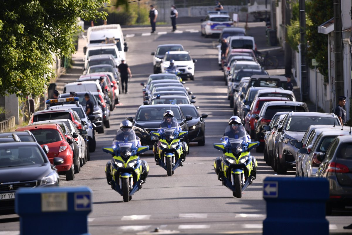 Gendarmerie's tweet photo. 🇫🇷 #Honneurs militaires rendus à la Majore Mélanie Lemée.

#Hommage #VousProteger #NotreEngagementVotreSecurite https://t.co/ZHUHWBfCJK