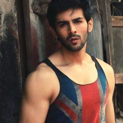 Ihemkushthakur's tweet photo. Hindi Films Industry actor #KartikAaryan Dumps Chinese Mobile company Oppo's multi crore contract.Hats off to you @TheAaryanKartik bro.🙏 Hope other actors will learn from you
#bycottchina #VocalForLocal #UseMadeInIndia #bharat #Bollywood #hindifilmindustry #SalutetoKrtikAaryan https://t.co/Zr4d1Ofhbp
