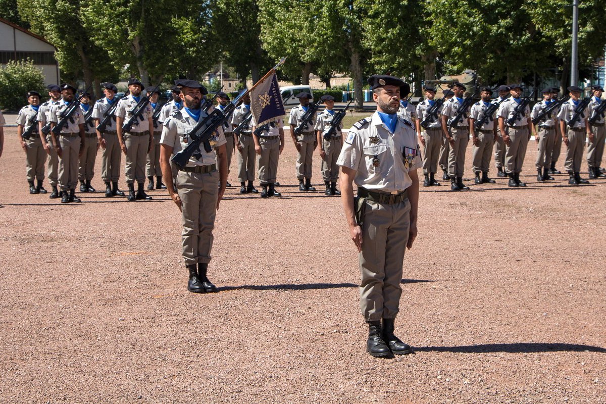 7RMATofficiel's tweet image. La 3e CMEA et la 4e CAP saluent le capitaine Basile et le capitaine Pierre-Damien qui rendent leur commandement après deux années riches en missions et en événements ! #Passcom #Cérémonie #Matériel #Maintenance #COMMF #Troupesdemontagne