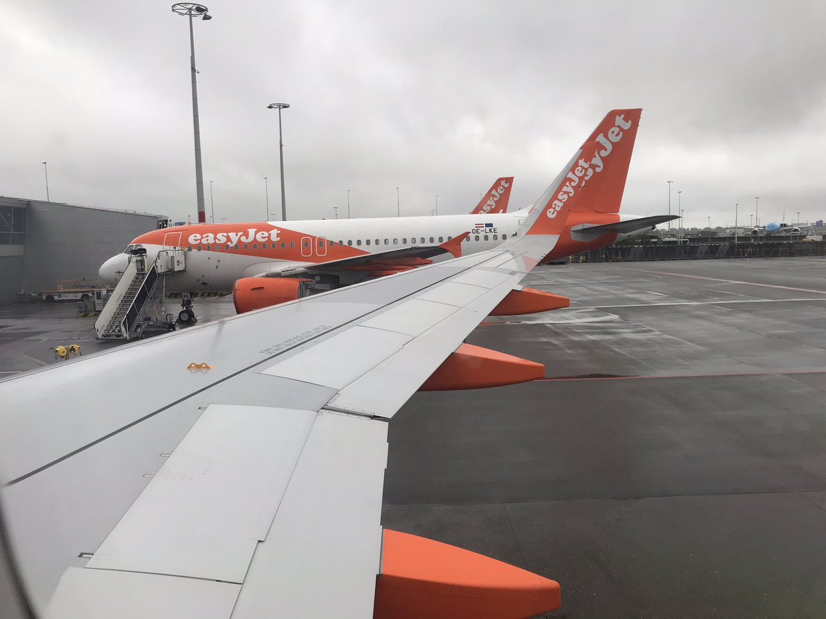 It was then time to land into  @Schiphol and we did so on the Polderbaan (R18R) which resulted in a 12 minute taxi to my stand at the low cost H Gates used mainly by EasyJet and Ryanair. Disembarkation was remarkably orderly and was done in order of rows with both doors being used