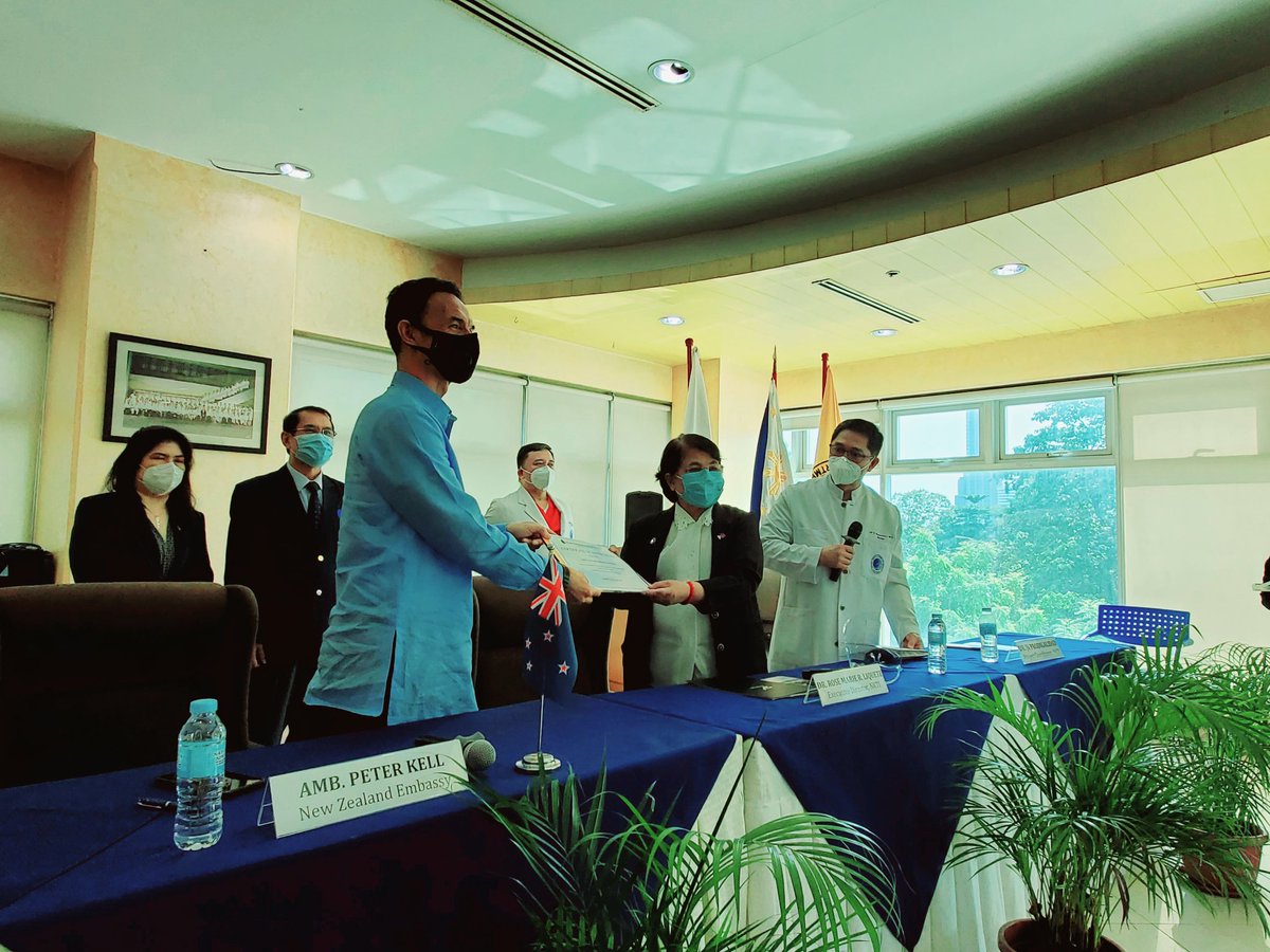 deewaimabunga's tweet photo. NZ Ambassador to the Philippines Peter Kell donates #PPE fund for the National Kidney and Transplant Institute #NKTI healthcare workers and frontliners through the NZ Embassy Fund #nzaid @MFATNZ https://t.co/DoNxpW9Dsq