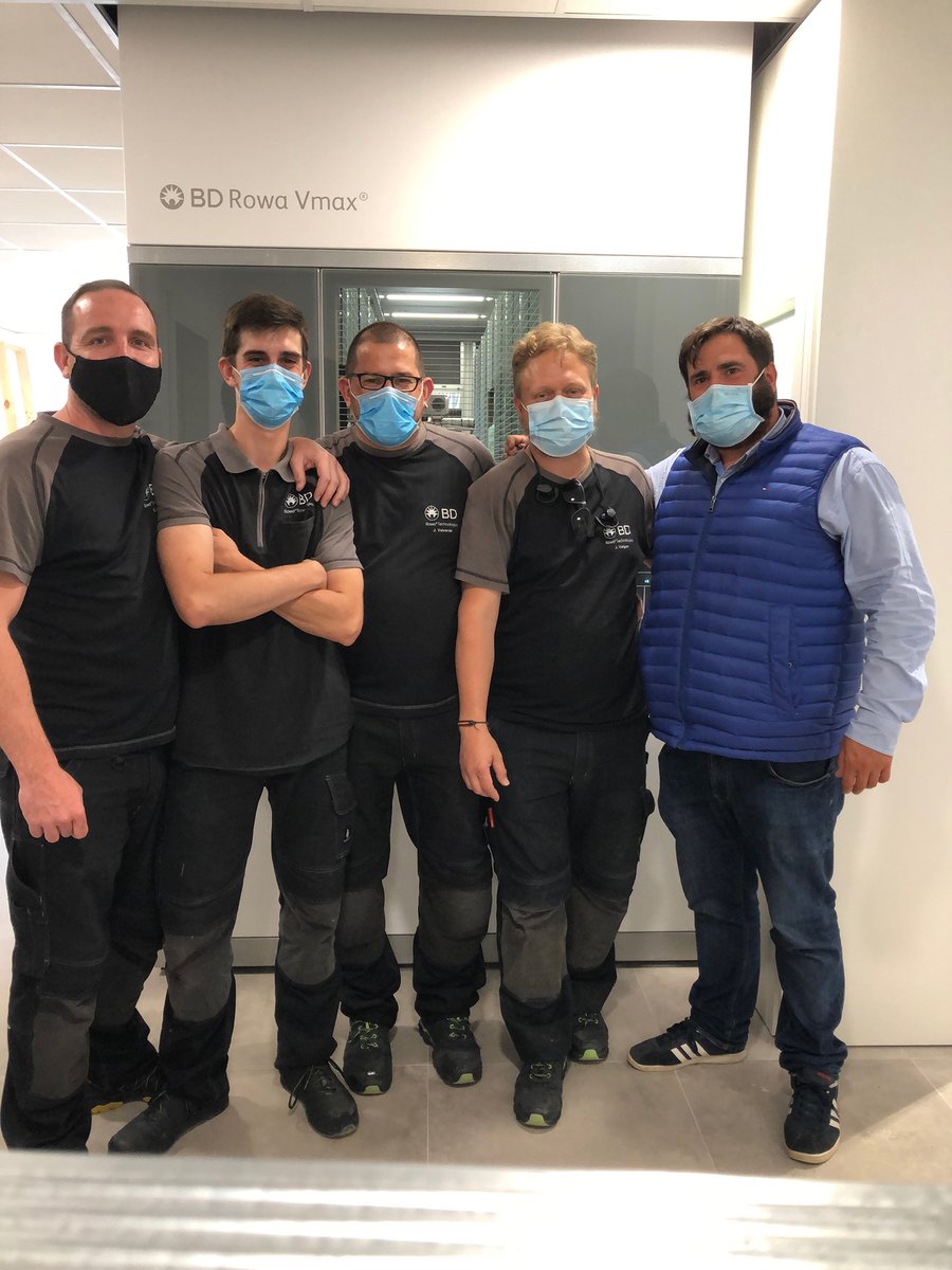 bdrowaes's tweet photo. Hoy felicitamos a la Farmacia Antonio Rodríguez Castiñeiras en Bertamirans, Galicia, por su nuevo sistema de automatización con unidad refrigerada, carga 100% automática y trasera transparente. Os deseamos mucho éxito. 
#10000robots #bdrowa #innovationforpeople https://t.co/we8NMgvg04
