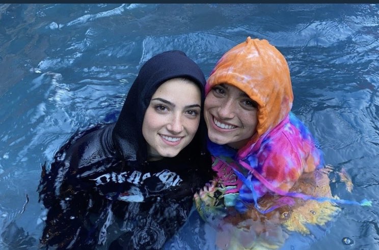 Aylin_mar_'s tweet photo. Okey si no saben lo que paso con la Tik toker @charlidamelio aquí les cuento resulta que una loca amenazó a Charlie con llegar a su casa y mandar a un señor de 30-40 años para que la violen gracias a dios charli D’melio está en la casa de su mejor amiga Madison #savecharli https://t.co/ePga5Ccu2s