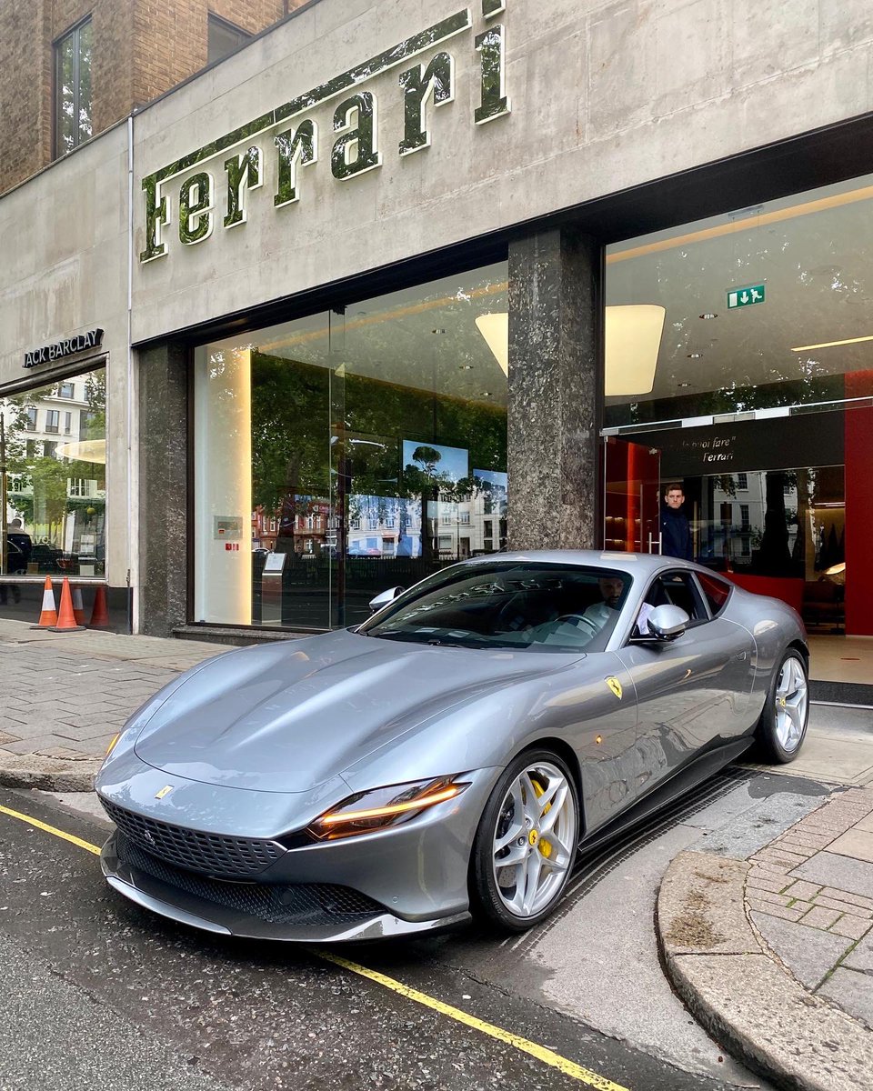 hrowenferrari's tweet image. London calling, there’s a #Roma in town!