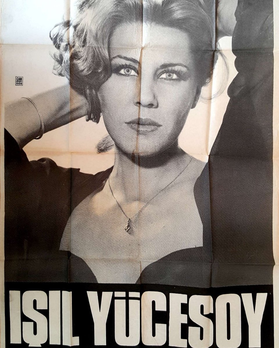 isilyucesoy_123's tweet image. Şimdi kaç yılıydı bilemedim. Ama İzmir Fuarı'na giderken çekildiğini hatırlıyorum... Çok sevdiğim bir kare ama baktıkça da gülesim geliyor. Kollar kalkmış 🙈🙈 seksi bir hava verilmek istenmiş. Gençlik işte... Sanki ben ben değilmişim gibi 🤣🤣🤣🙈🙈🙈