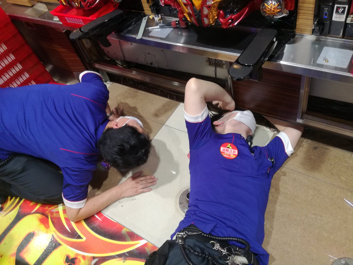 マルハン蒲田駅東店 ライフガードマンです パチンコ店員たるもの 接客のみならず機械にも精通していなくてはならない マルハン 蒲田 パチンコ スロット パチスロ 大田区 ムネマサとクリンマ ヒデオとクリンマ 湿気大敵