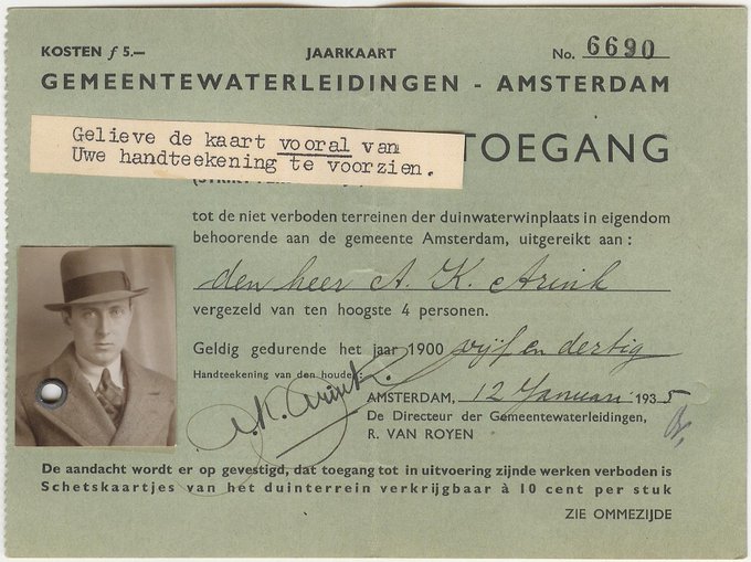 Al bijna 100 jaar lang kan je lekker struinen, hardlopen, vogels kijken en spelen in de #AmsterdamseWaterleidingduinen! Deze prachtige AWD-jaarkaart stamt uit 1935. Vroeger was niet álles beter, maar toen mocht je tenminste nog wel met een hoedje op de foto 🤠📷
#tb #throwback