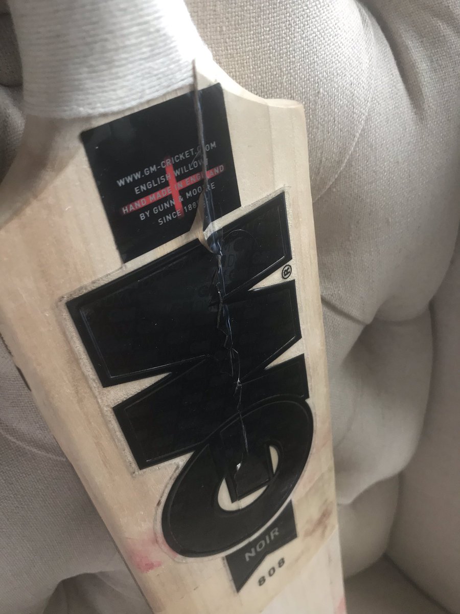 Juniorr_W's tweet photo. Very disappointed @GMCricket.   Premium 808 Noir Bat hardly used not even seen competitive cricket season😡 https://t.co/lBlStSe3mI