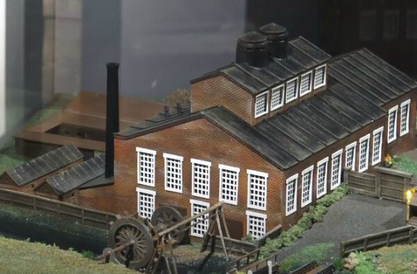 Поговорим о Дубне
btula.ru/fn_581837.html

Новый видеосюжет Государственного архива Тульской области посвящен истории поселка Дубна. В 17-минутном фильме рассказывается, как в 1740 году Федор Кузьмич Мосолов основал на речке Дубенке чугуноплавильный и железод... #Тула #БрендыТулы