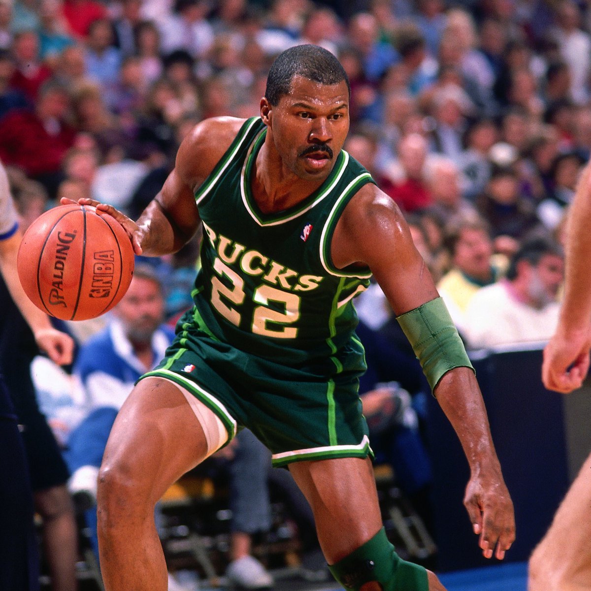 Ricky Pierce: 1990-91.20.5pts, 2.4rbd, 2.2ast, 0.8stl, 0.2blk. 48.5 FG%, 39.7 3P%, 91.3 FT%.