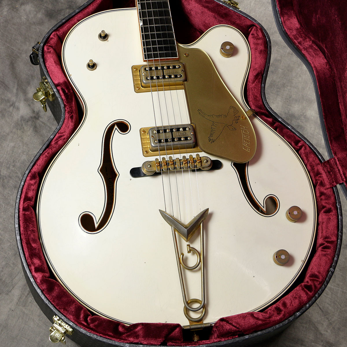 1484_shinjuku's tweet photo. Built by Stephen Stern!!
Gretsch USA製Custom Shopが新宿店に3本入荷!!White Falcon、White Penguin、Duo Jet とどれも王道と言えるモデル。現在WEBページ制作中ですのでお楽しみに!!
お問い合わせは新宿店にお願い致します♪
#gretsch #usa #customshop #StephenStern #ギター #新宿 https://t.co/OvawWSff7m
