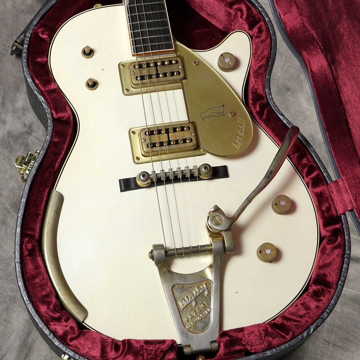 1484_shinjuku's tweet photo. Built by Stephen Stern!!
Gretsch USA製Custom Shopが新宿店に3本入荷!!White Falcon、White Penguin、Duo Jet とどれも王道と言えるモデル。現在WEBページ制作中ですのでお楽しみに!!
お問い合わせは新宿店にお願い致します♪
#gretsch #usa #customshop #StephenStern #ギター #新宿 https://t.co/OvawWSff7m