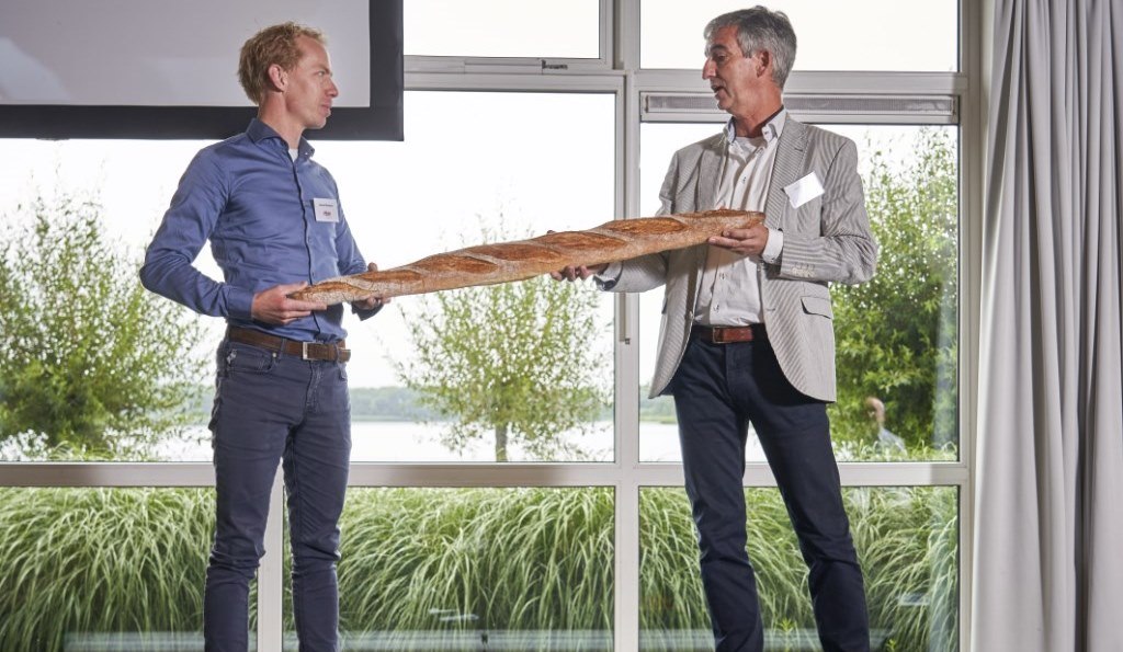 NBOVtweets's tweet photo. Onze leden hebben tijdens de alv op 8 juli @arendkisteman  verkozen tot nieuwe voorzitter. Arend volgt @JosdenOtter op, die na een voorzitterschap van bijna tien jaar afscheid heeft genomen van de NBOV. #nbov #voorzitterswissel  https://t.co/zgBbmQzjNZ https://t.co/FPdYd9UzXT