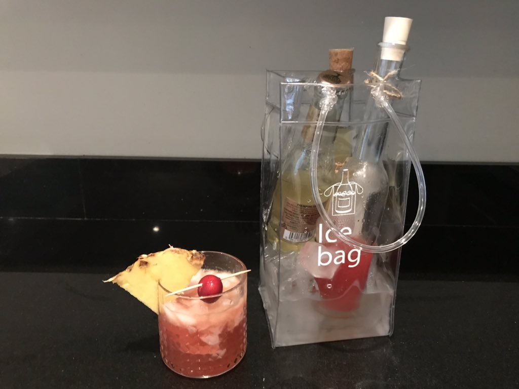 Thank you to the lovely team <a href="/RHillHotel/">Richmond Hill Hotel</a> for delivering cocktails to our door! Ours were a Mai Tai and Bloomin’ Marvellous! Check out the full list here: richmondhill-hotel.co.uk/uploads/applic…