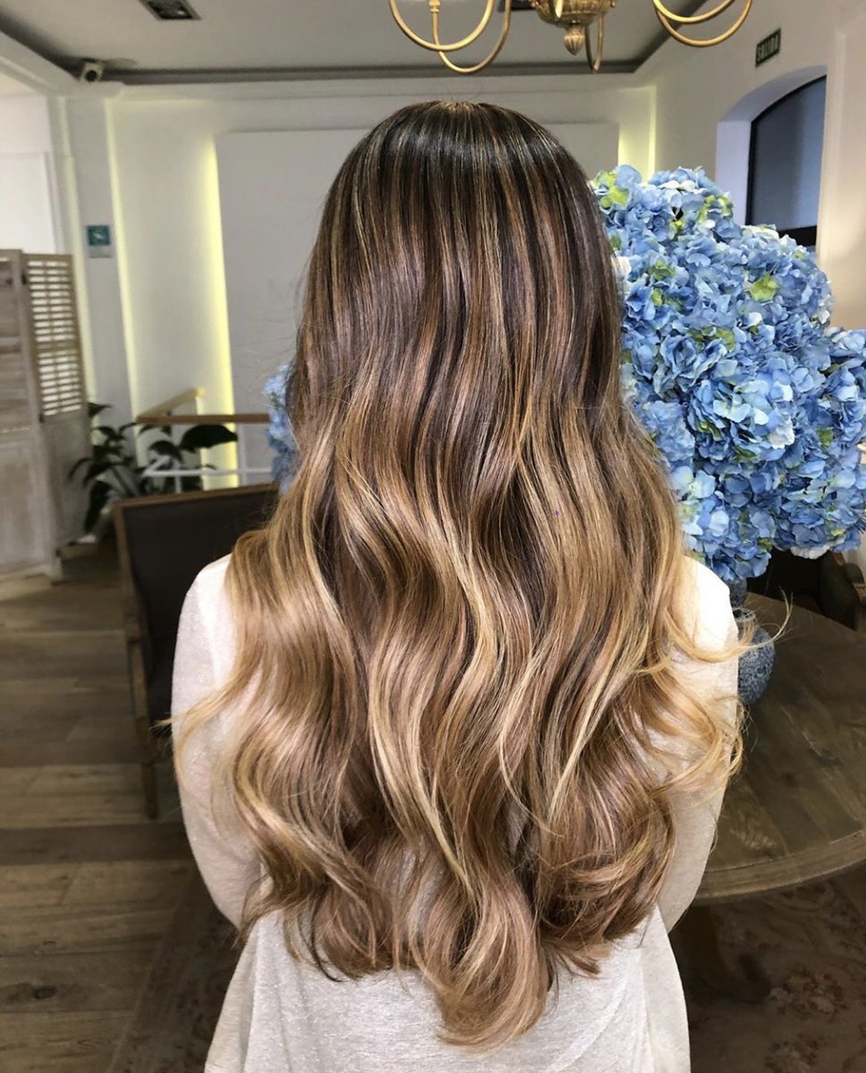 𝖧𝗈𝗇𝖾𝗒 𝖡𝗅𝗈𝗇𝖽𝖾 𝖡𝖺𝗅𝖺𝗒𝖺𝗀𝖾! 𝖭𝗈 𝗍𝖾 𝗉𝗎𝖾𝖽𝖾𝗌 𝗉𝖾𝗋𝖽𝖾𝗋 𝖾𝗅 #antesydespues 🤩 Descúbrelo en nuestra cuenta de IG y síguenos para estar al día de todas las tendencias de #belleza y #peluqueria  .  cutt.ly/fpqfUMn
.
#pelobonito #SalonMonchoMoreno