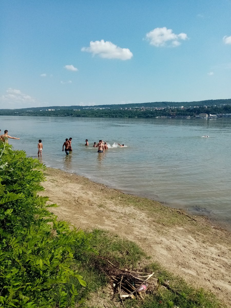elarogantte's tweet photo. #danube #Romania #zimnicea https://t.co/Djr9DCmlQN