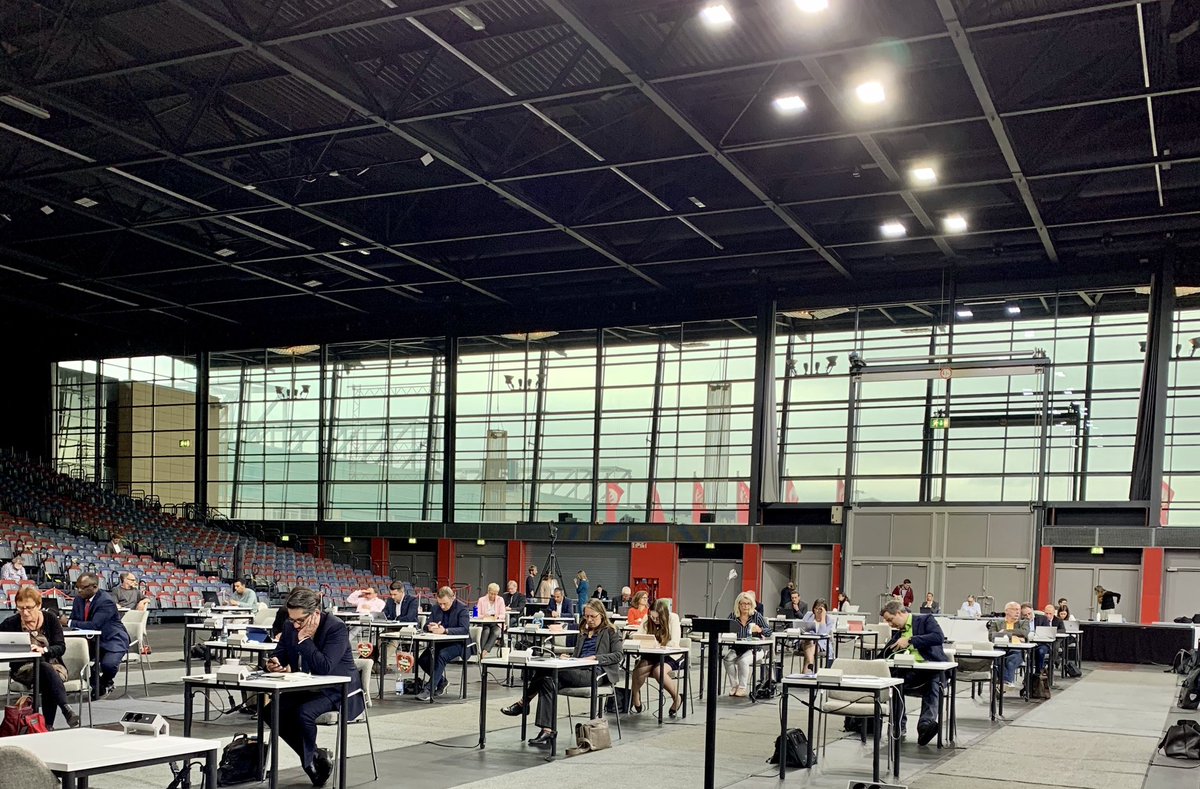 „Dat beeten Hushollt!“
Meine Abschiedsrede in der Bremischen Bürgerschaft. Da Niederdeutsch in Land Bremen 2. Amtssprache ist, habe ich Platt prokt:
„Adtschüss ünd veelen Dank för de goode Tosommenarbeet!“

Der Link zum Video der Rede: lnkd.in/dcXgU7y