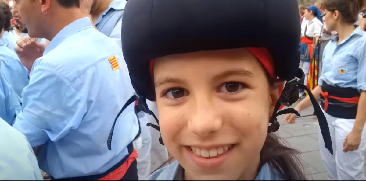 La mirada que recordem avui es la de la Clara, dos obert d'un 3d7 dels @bandarres. Estigueu atentes per saber qui puja damunt la Clara!!!

youtu.be/0YjOXmhTryY