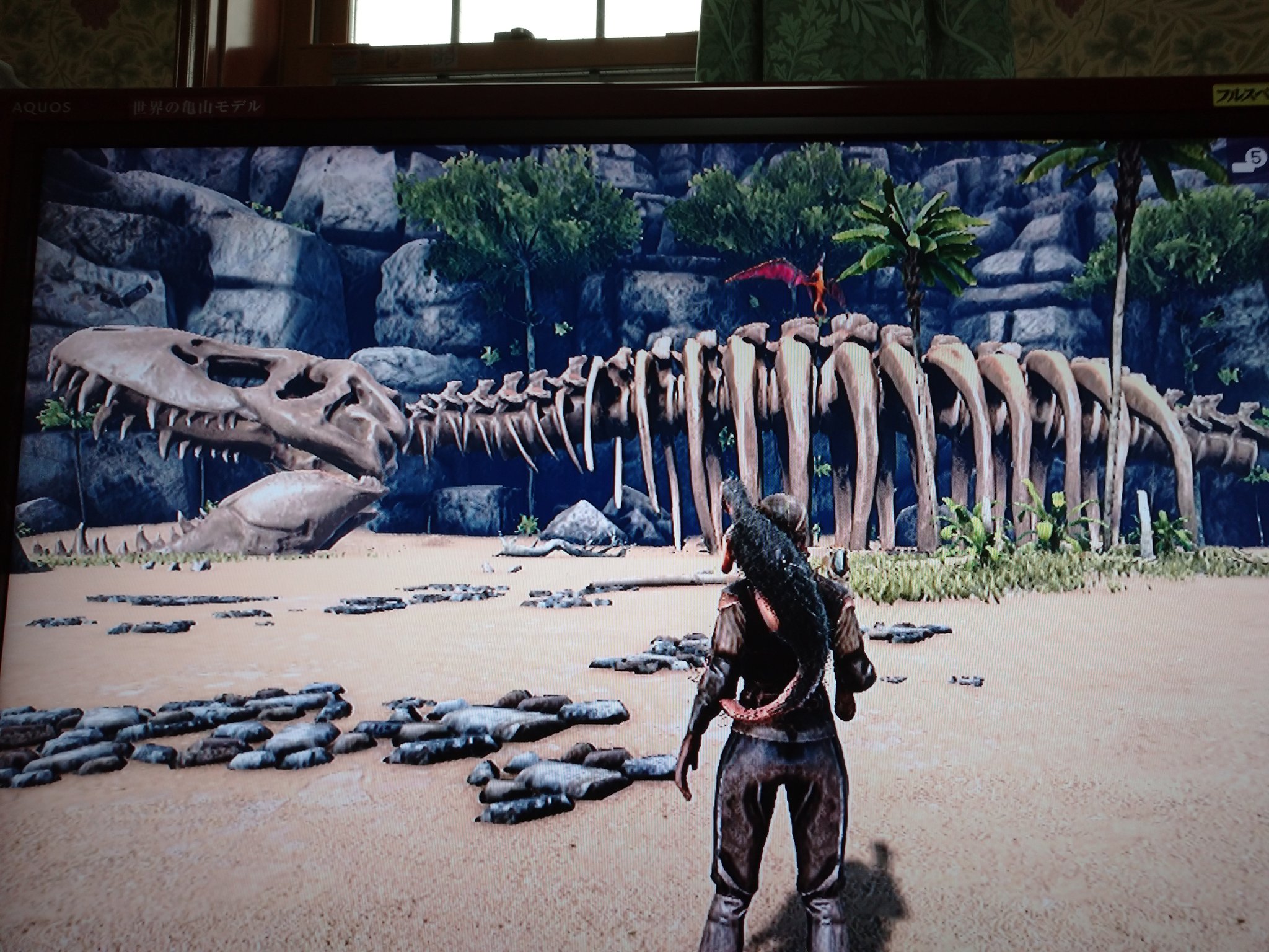 マロン アイランドでまったりスローライフ中 金属鉱石の近くに新拠点を建設中 藁から卒業だけど石は重くて一人ではつらいので木造です とりあえず３階建て 収納 作業台 製鉄炉とベッド 後は菜園 餌箱作ったら恐竜達も引っ越し 屋上はいずれ空