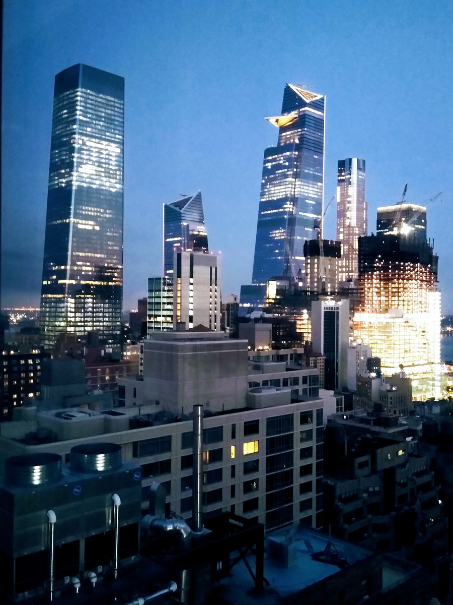 It's 5am and this is the view from my bedroom window. She's still pretty. #NYC #Manhattan #Shine