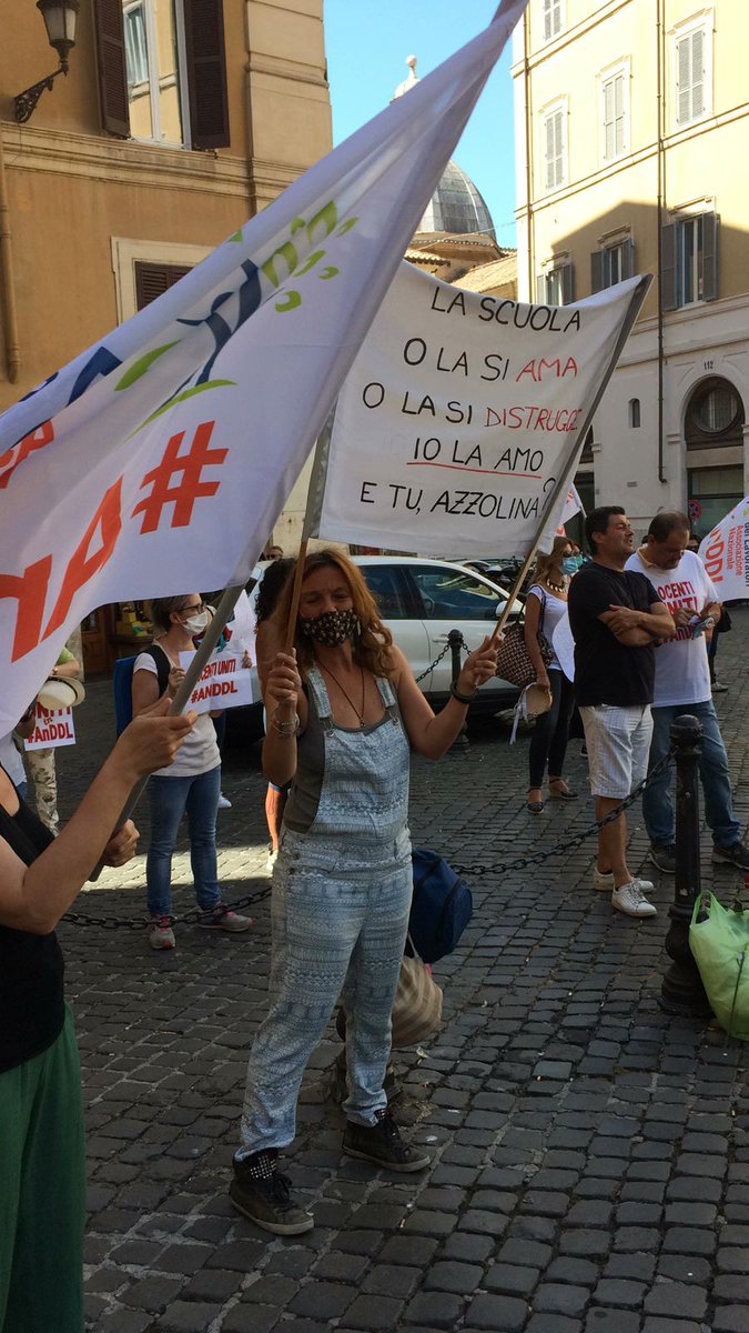 DDpT_precari's tweet photo. Roma e Firenze ... 2 piazze, una protesta: rivedere concorso straordinario e NON toccare la tabella titoli per le graduatorie! https://t.co/7y51qcvjSJ