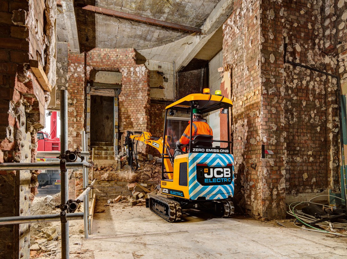 GREATBritain's tweet image. A zero carbon future. Congratulations to @JCBmachines for winning the prestigious 2020 #MacRobertAward for the world’s first fully-electric digger! 

bit.ly/2CgxO8U #EngineeringIsGREAT ⚡️🏆