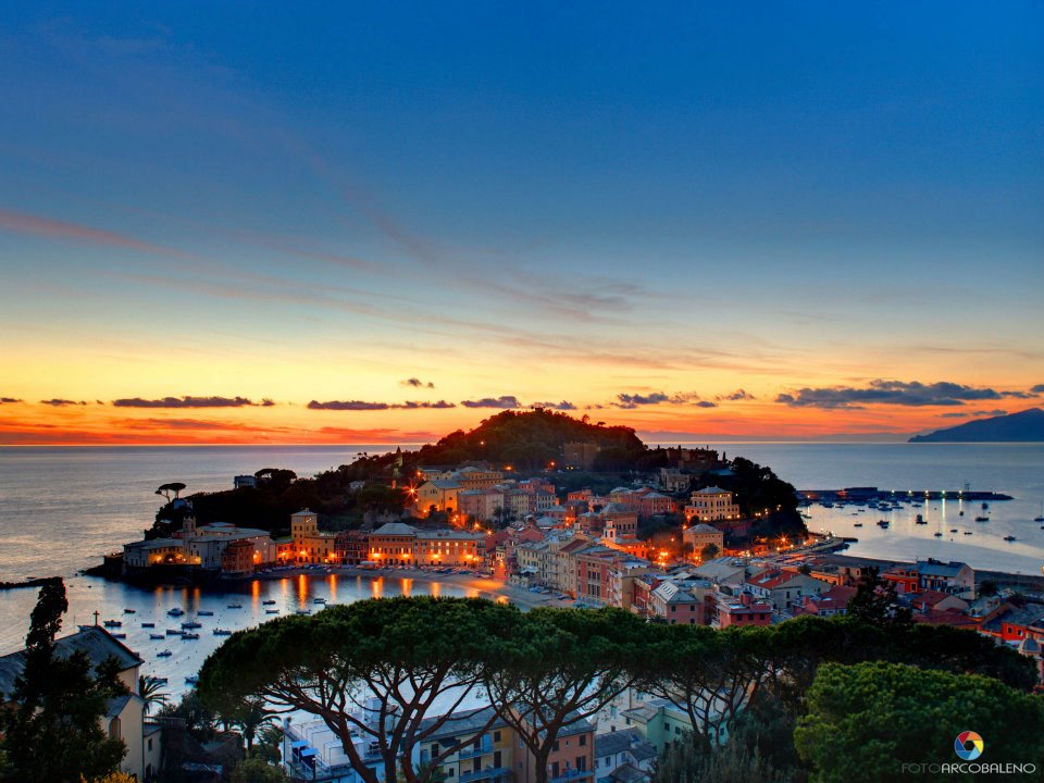 TigullioNews's tweet photo. Intollerabile caos notturno nella "baia del Silenzio" a Sestri levante. Urgono rimedi - https://t.co/HSAuuEHIrz https://t.co/ULP1o2vehu