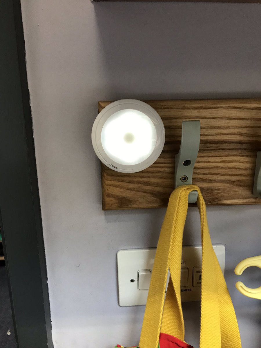 DeputyGrocott's tweet photo. 3 little classroom hacks in place this morning
1) Touch light (with elbows) to show someone is in the toilet.
2) Velcro whiteboard pens to get best use of ink (and not lose them!)
3) Vecro tissue box to avoid over touching of the box when getting a tissue (just pull). https://t.co/rdcJzGaN2c