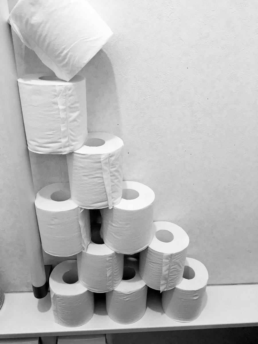 Aki_Flash_'s tweet photo. 会社のトイレのトイレットペーパーはいつもこだわりを持って補充しています。

#現代アート https://t.co/AJv2lCGw7Y