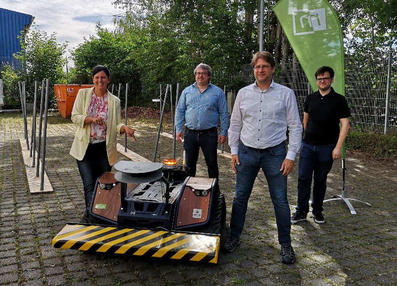 robotmakersgmbh's tweet photo. Today we had a visit from Carina Konrad (Member of the #Bundestag), who informed herself about our #IntelligentMobileMachines on her summer tour. Many thanks for the visit an the interesting conversation 🍇🚜🍷 https://t.co/Lljke5CbXt