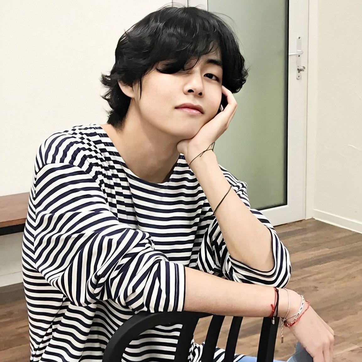 __thimx's tweet photo. คนอื่นผมยาว และน้องจองกุกผมยาว .. https://t.co/FFZgTjhd0o
