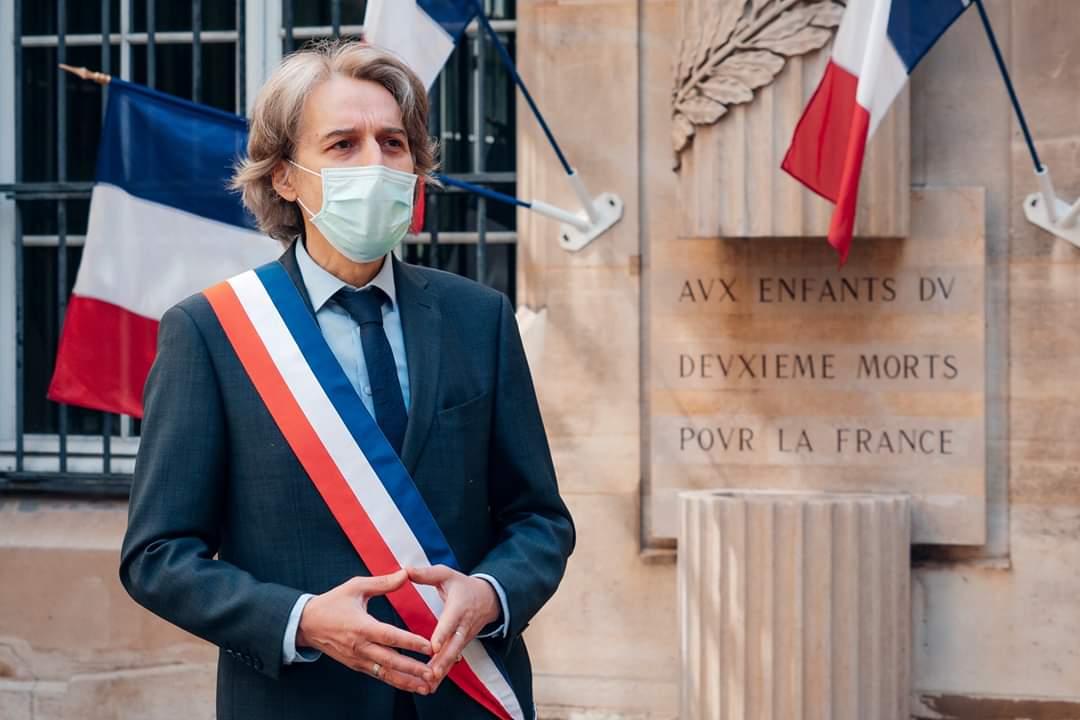 [🇨🇵IN MEMORIAM🇨🇵] Message de <a href="/JacquesBoutault/">Jacques Boutault ☮️ 🌻 🐾 🚴‍♀️ 🌳 🎸 🌎</a>, maire de <a href="/Mairiedu2/">Mairie du 2e</a>, lu pendant la cérémonie de recueillement en hommage à la MAJ #MelanieLemee à la caserne de la Banque.

"Je suis très choqué par ce drame ayant conduit au décès de la gendarme Mélanie Lemée durant son service.