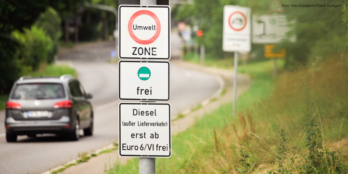 stuttgart_stadt's tweet image. Die Stadt #Stuttgart hat damit begonnen, das #Verkehrsverbot für #Dieselfahrzeuge der Euronorm 5/V und schlechter in der „kleinen Umweltzone“ zu beschildern.
ℹ️ Alle Infos zum Verkehrsverbot unter stuttgart.de/diesel-verkehr…