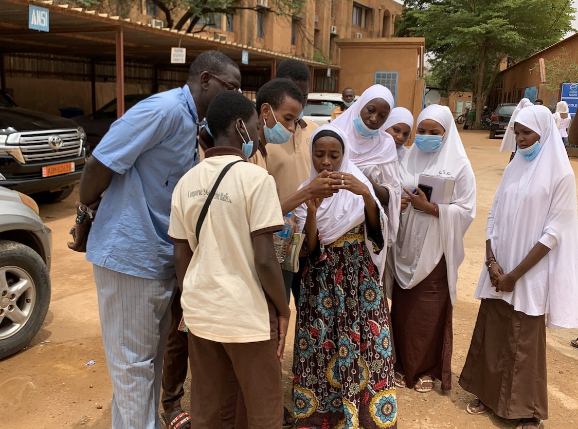 falher3's tweet photo. #Formation_Cartographie
Dernier jour de formation sur la #cartographie numérique après une journée de théorie et prise en main sur #GPS #JOSM #OSMtracker #Mapsme , les élèves réfléchis en groupe sur la thématique à cartographiée par établissements
@AnsiNiger @SERVIR_AFRIGIST https://t.co/bZ4oLEKaSH