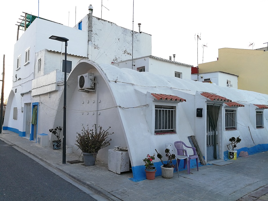 retokommerling's tweet photo. #JuevesDeArquitectura _ El Poblado Marqués de Valdeterra ( casas para pescadores) diseñado por Carlos de Miguel González ( 1952). #Arquitectura #Architecture #Retokommerling https://t.co/6xLNWl8jTn