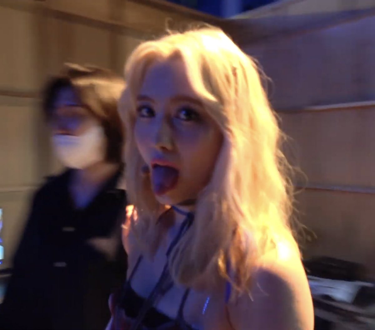 😛