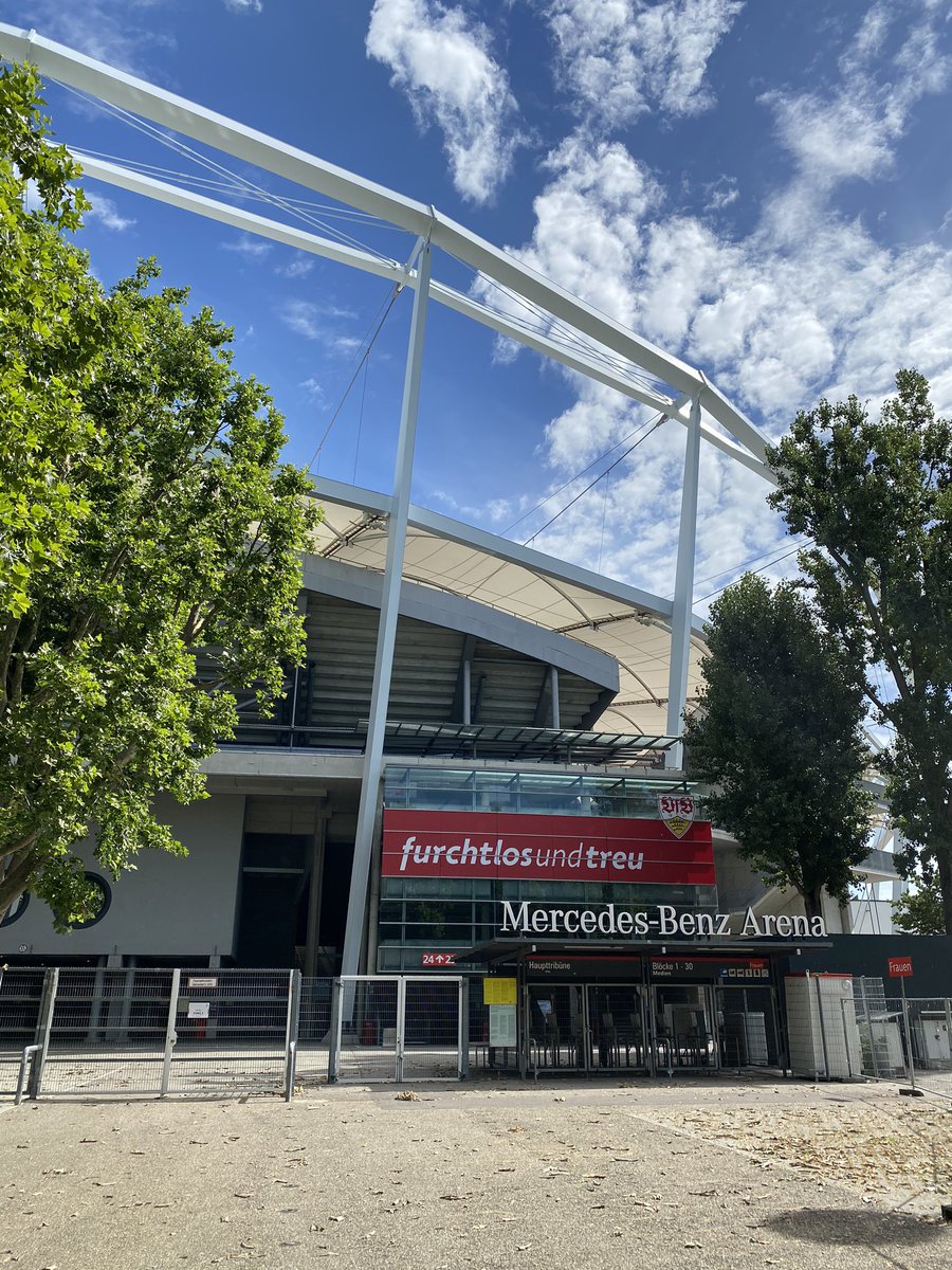 TheMissyMumu777's tweet photo. MERCEDES BENZ ARENA @VfB ONE MOREEEEEEEEEEE 🏟🇩🇪🔥 bon pas de visite mais c’était pas prévu de toute manière #vfback https://t.co/qH1XAPGBCh