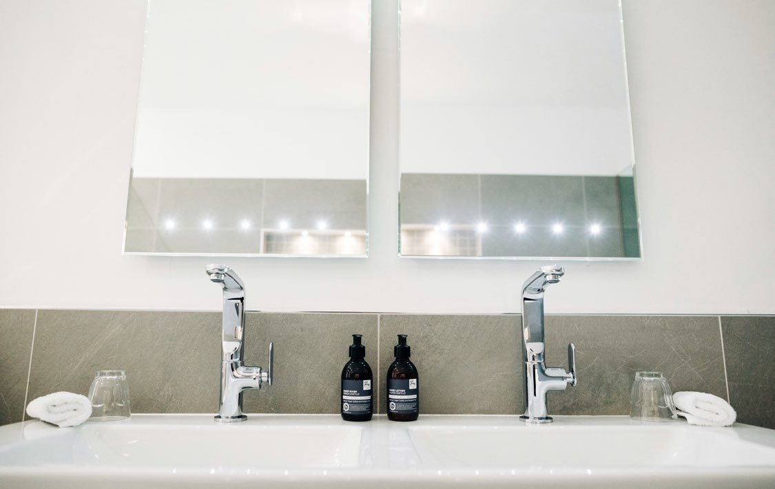 TheGoodwashCo's tweet photo. Patchouli Oil helps tighten skin and prevents premature aging... Look Good, Feel Good ➕Do Good with #goodwashco #patchoulioil #handwash #handlotion #luxurybathroom https://t.co/SAiBvDvDsd https://t.co/Xdx13bS9Fp