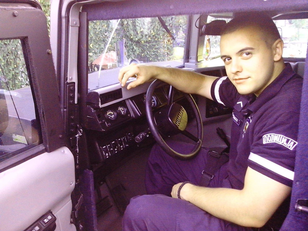 DedicaIii's tweet photo. Nikola Burnaz, krvnik koji sutira dete u glavu.
Inspektor u polic.stanici Detelinara,Novi Sad.
Samo objavljujte. Doci ce vreme da ih posaljemo na robiju. https://t.co/gXjE75o5nK