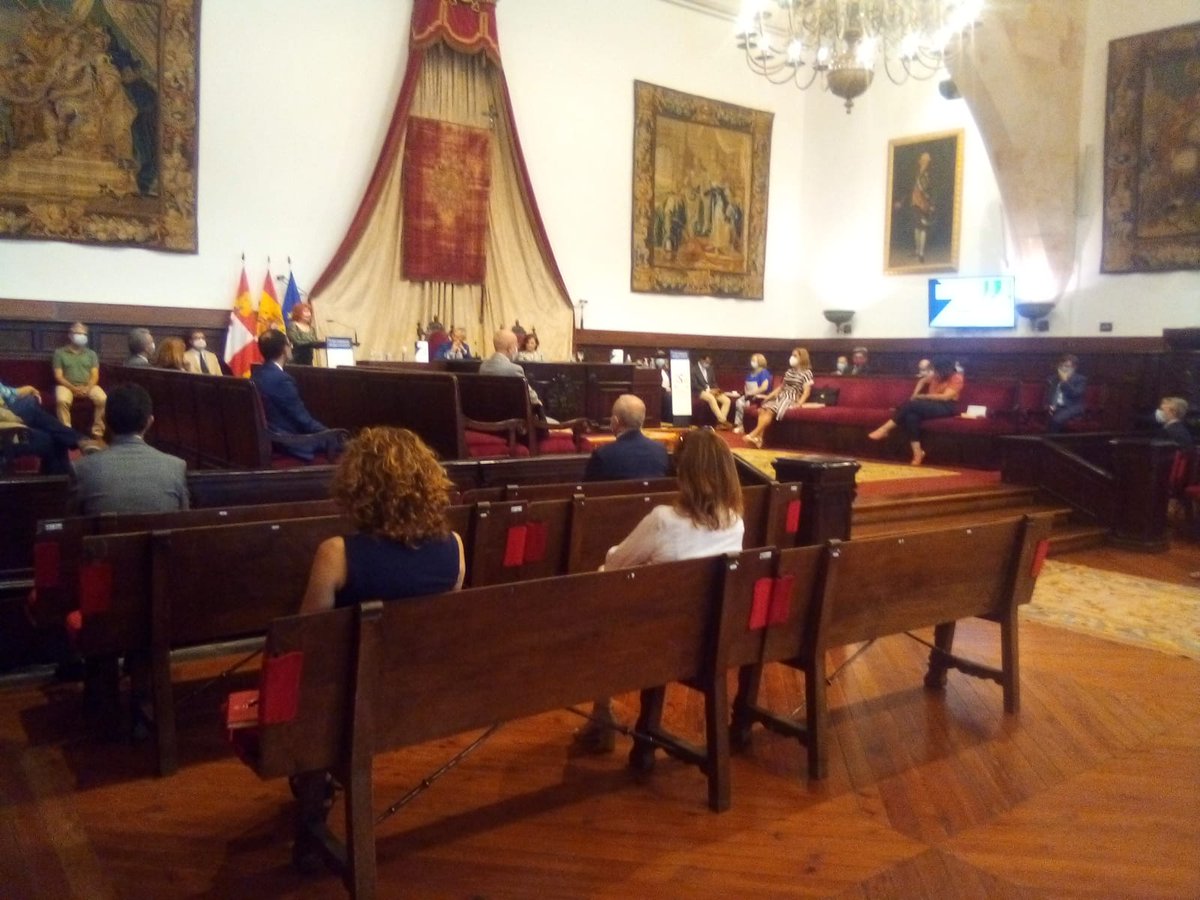 Presentación del Manual de Derecho Constitucional español con perspectiva de género.
Transmisión en directo @USALTV: https://t.co/BT5CO7gJfC
Manual: https://t.co/1NhHGyWNHn
@usal @Unebook @unelibros @FacDerechoUsal @cemusausal https://t.co/xbwNSZQ8EM