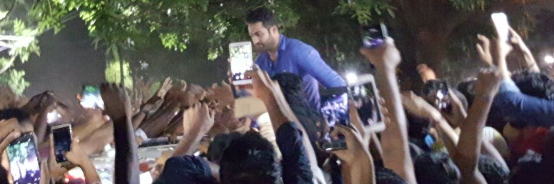The way he cares and show love towards fans make him Special <a href="/tarak9999/">Jr NTR</a> ♥️

#Simhadri || <a href="/tarak9999/">Jr NTR</a> 

#17YearsForIHSimhadri
